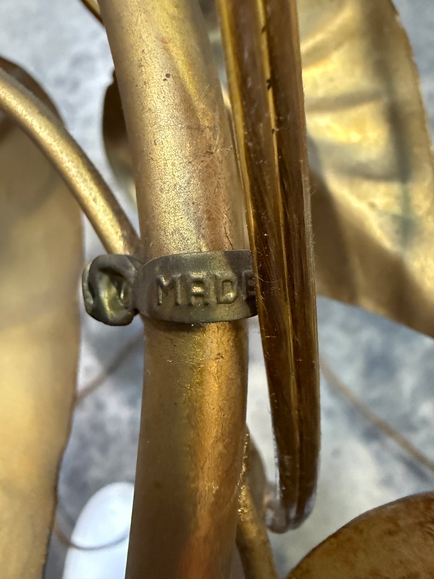 Vintage Italian Gilt Tole Leaf Wall Light – Mid-Century Gold Metal Vine Sconce, Made in Italy, 1960s