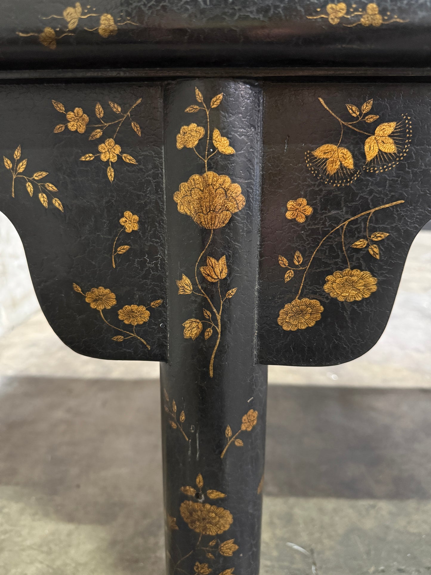 Rose Tarlow Melrose House Small K’ang Hsi Coffee Table – Tete Crackled Lacquer, Gilt Decoration, Chinoiserie, 48″W x 32″D x 22″H