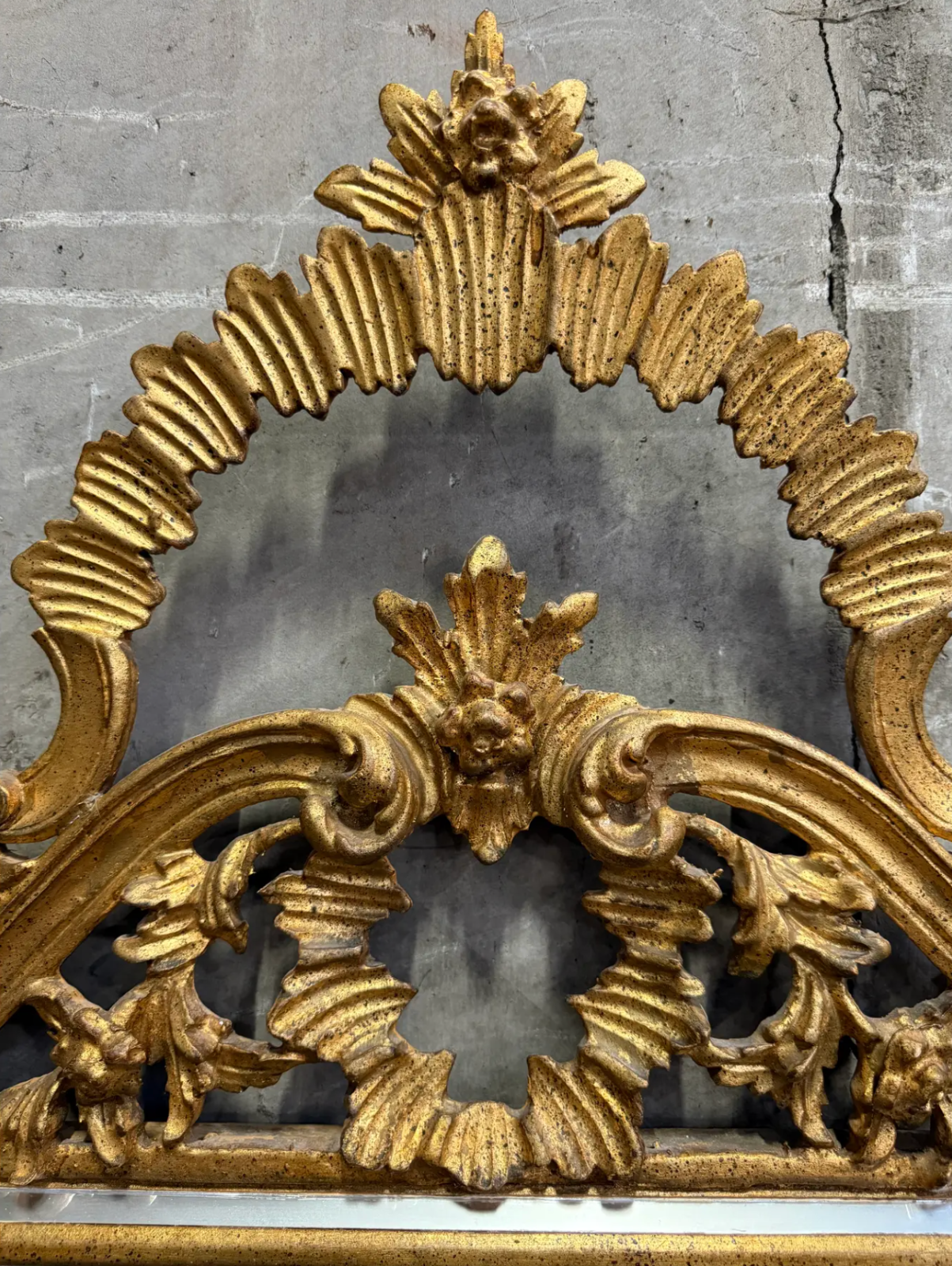 Vintage Italian Rococo Giltwood Wall Mirror, 1950s–70s – Ornate Carved Gold Leaf