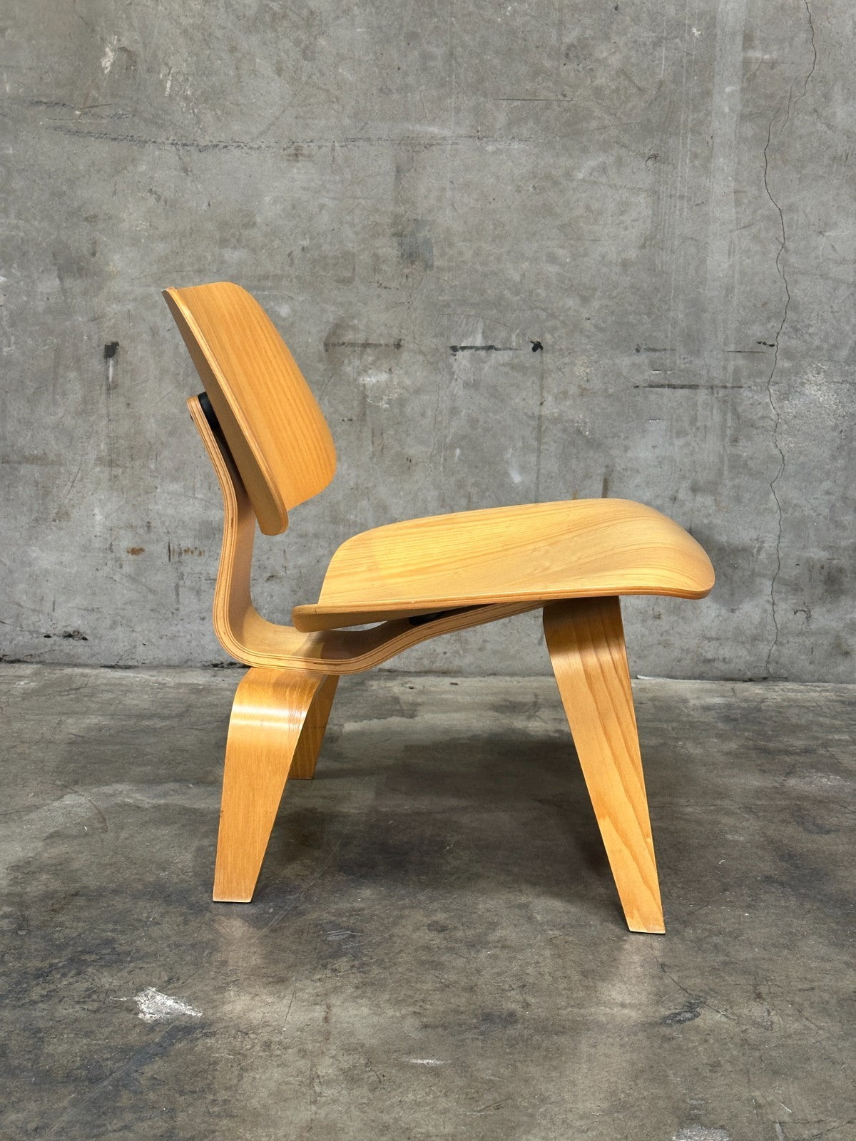 Herman Miller Eames LCW Lounge Chair 2006 Molded Plywood