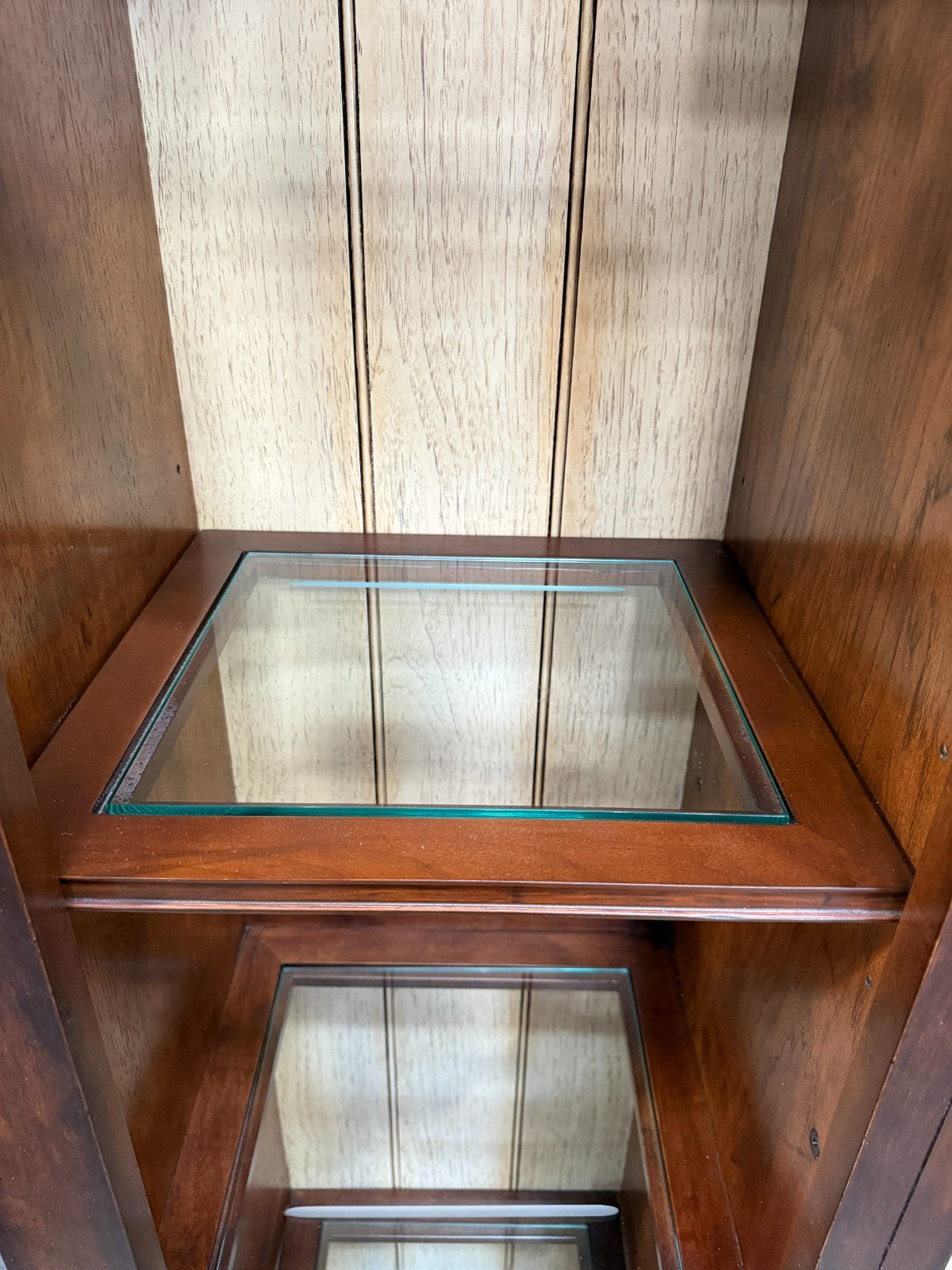 Henredon Devon Illuminated Bookcase Display Cabinet Ivory Backdrop Glass Shelves