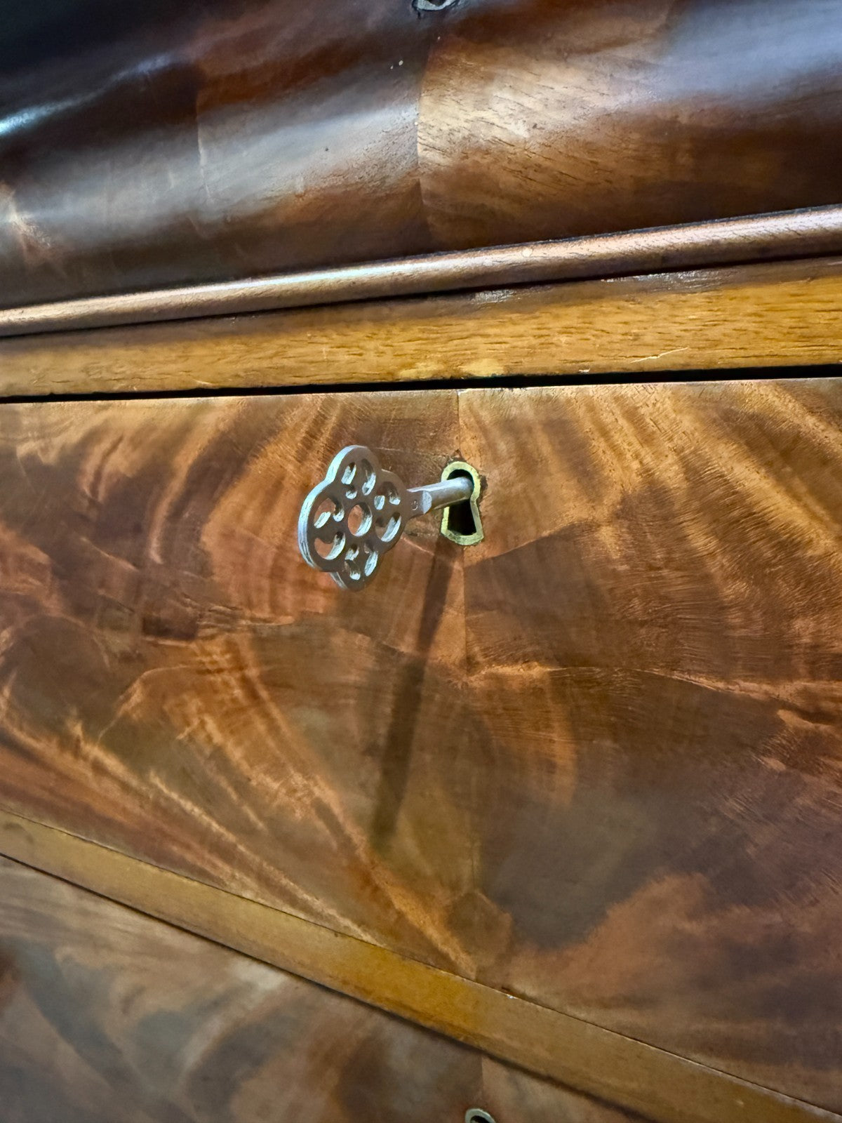 19th Century American Empire Chest of Drawers – Tiger Maple Veneer