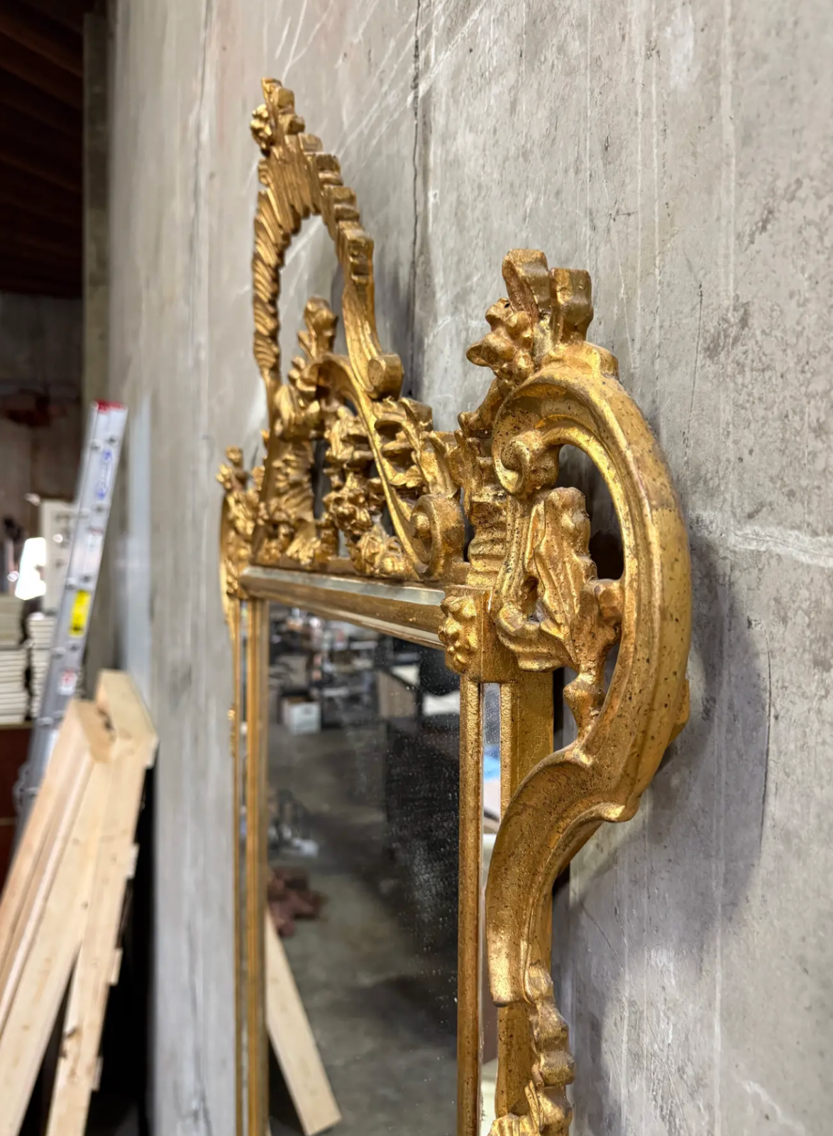 Vintage Italian Rococo Giltwood Wall Mirror, 1950s–70s – Ornate Carved Gold Leaf