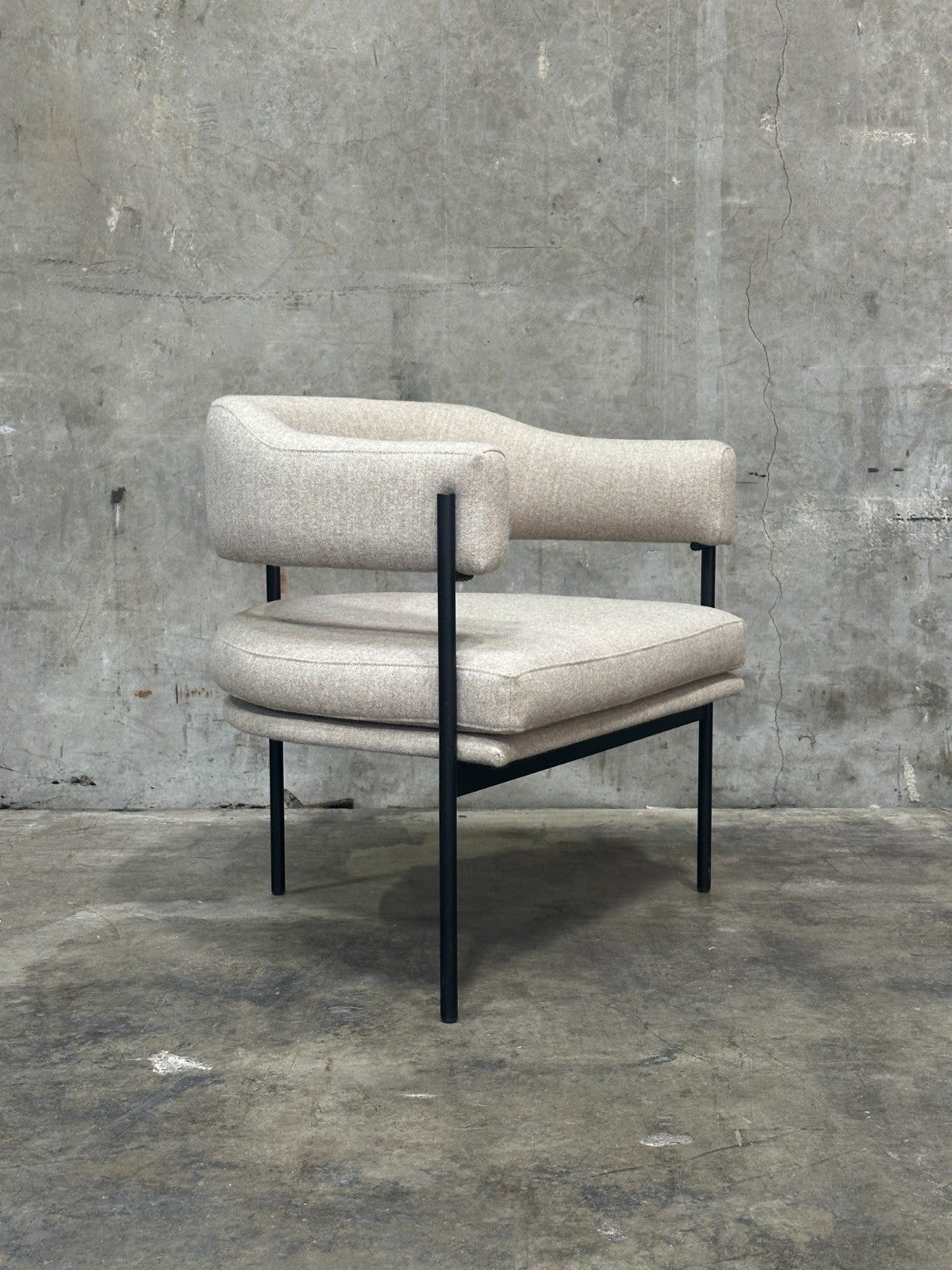 Resident Isabella Chair Upholstered Hallingdal 65 by Kvadrat 0110