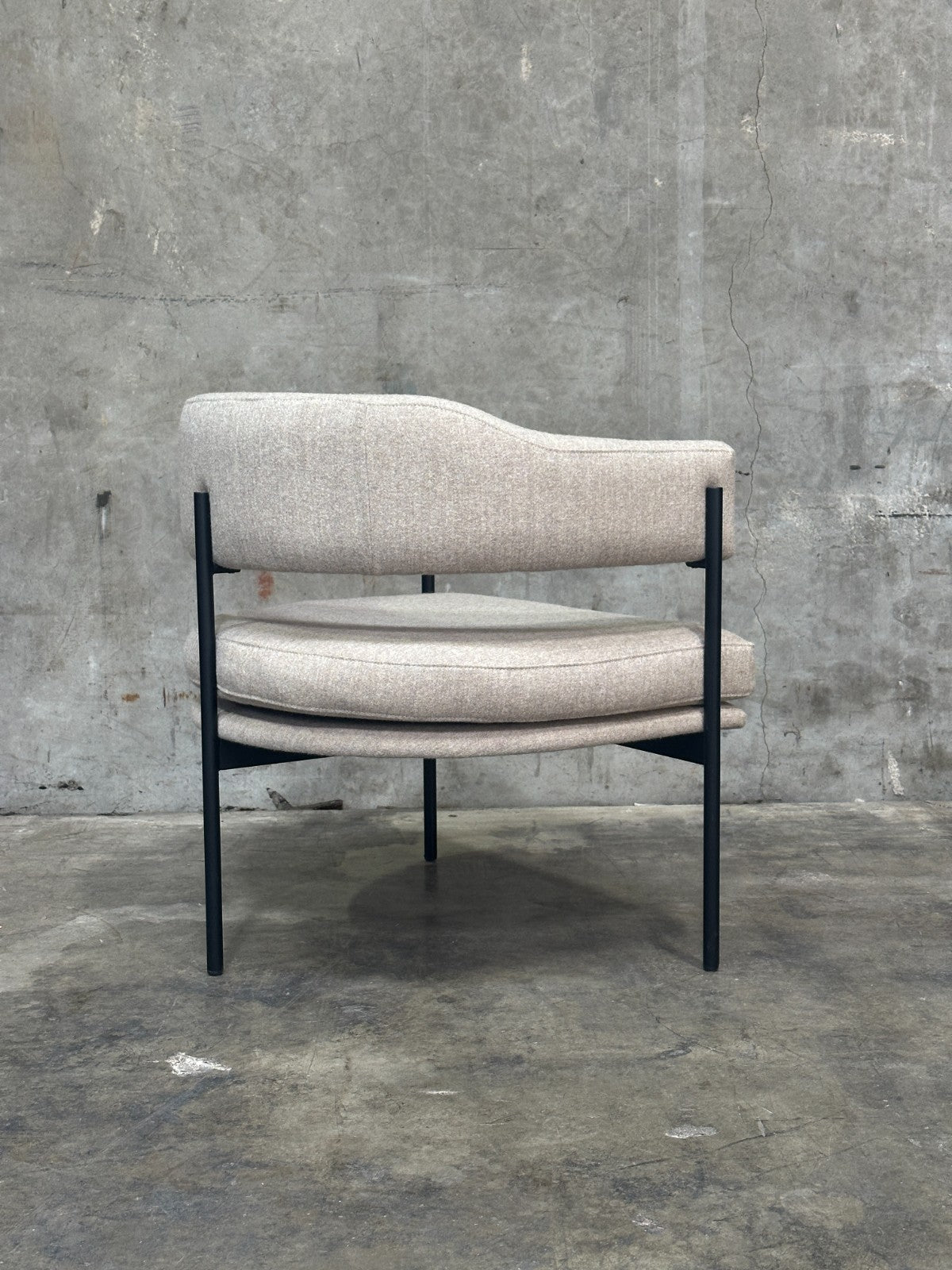 Resident Isabella Chair Upholstered Hallingdal 65 by Kvadrat 0110