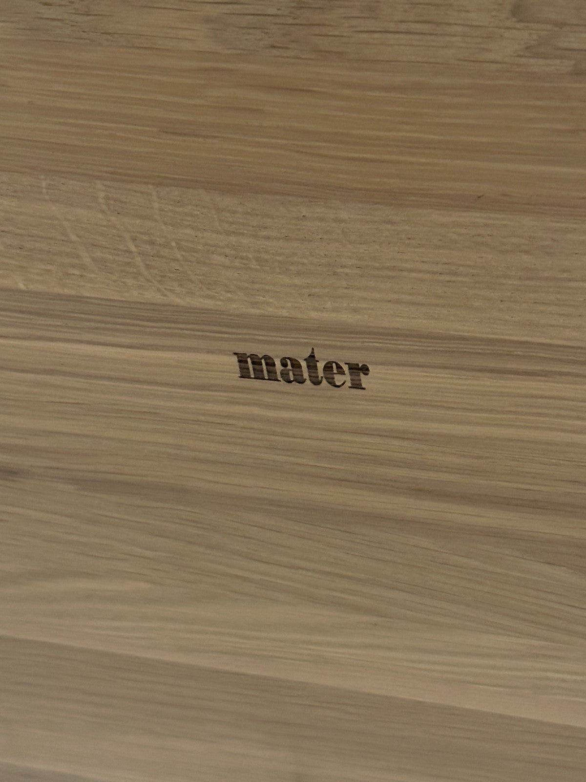 Mater Accent Cafe Table Mat Lacquered Oak Round Top