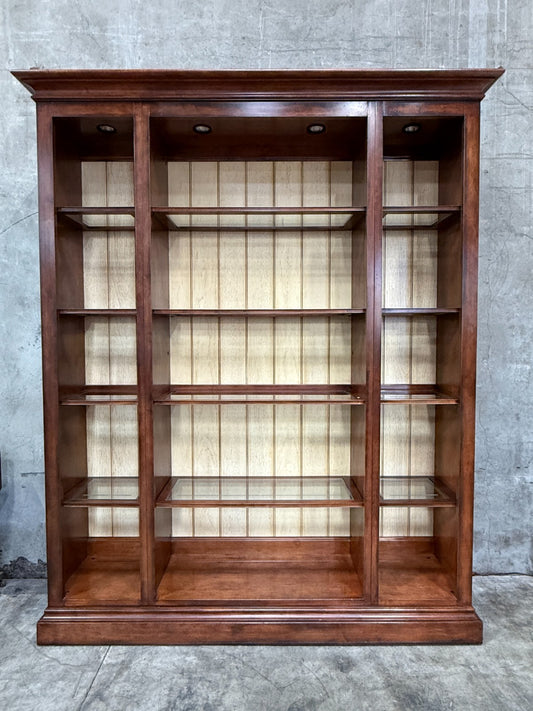 Henredon Devon Illuminated Bookcase Display Cabinet Ivory Backdrop Glass Shelves