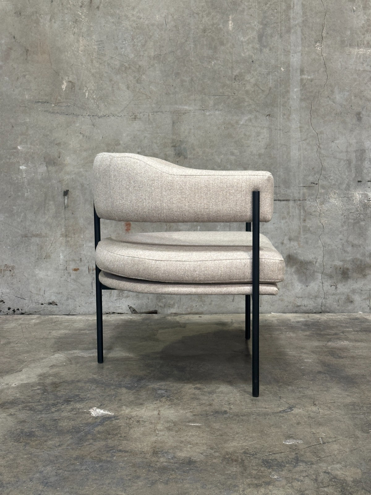 Resident Isabella Chair Upholstered Hallingdal 65 by Kvadrat 0110