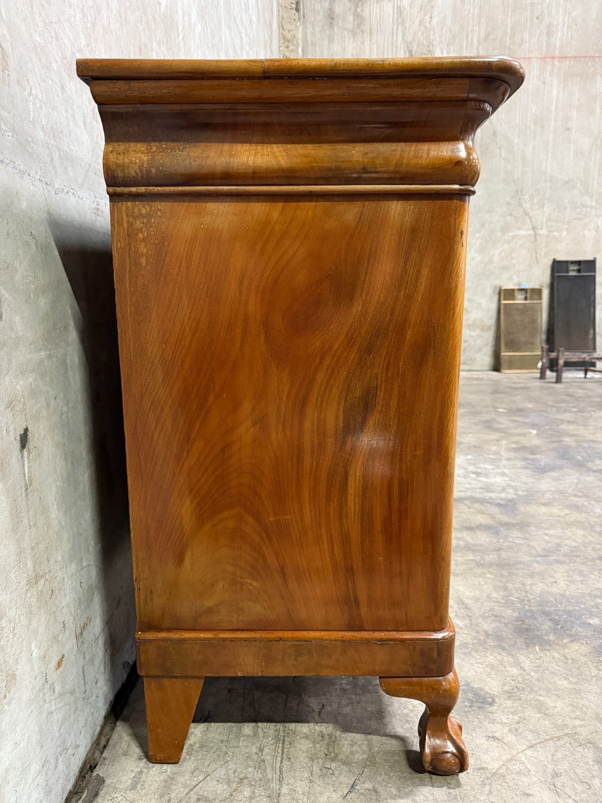 19th Century American Empire Chest of Drawers – Tiger Maple Veneer