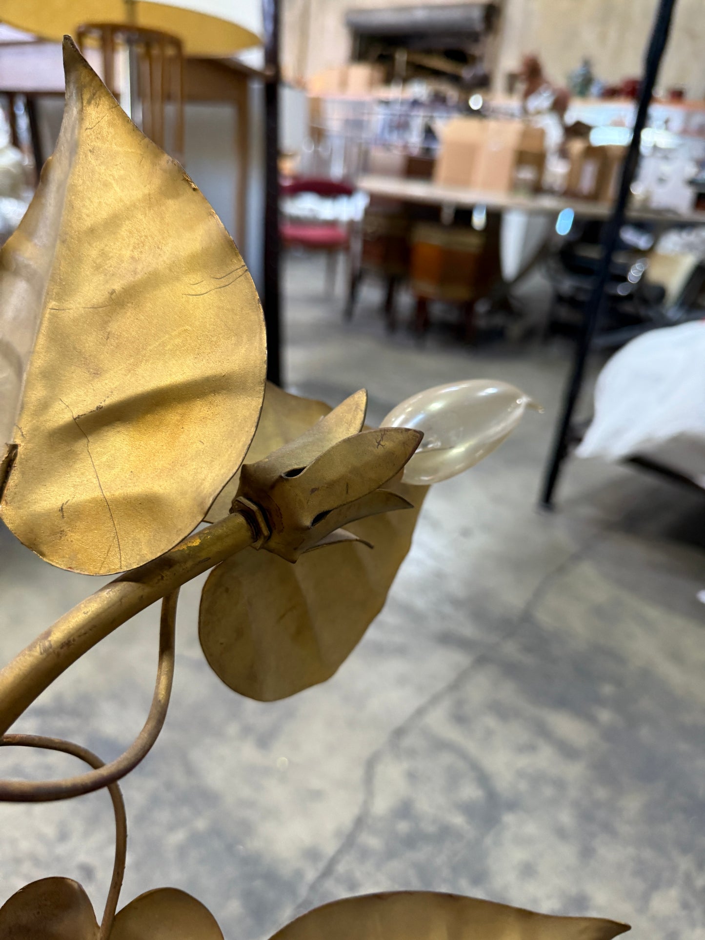 Vintage Italian Gilt Tole Leaf Wall Light – Mid-Century Gold Metal Vine Sconce, Made in Italy, 1960s