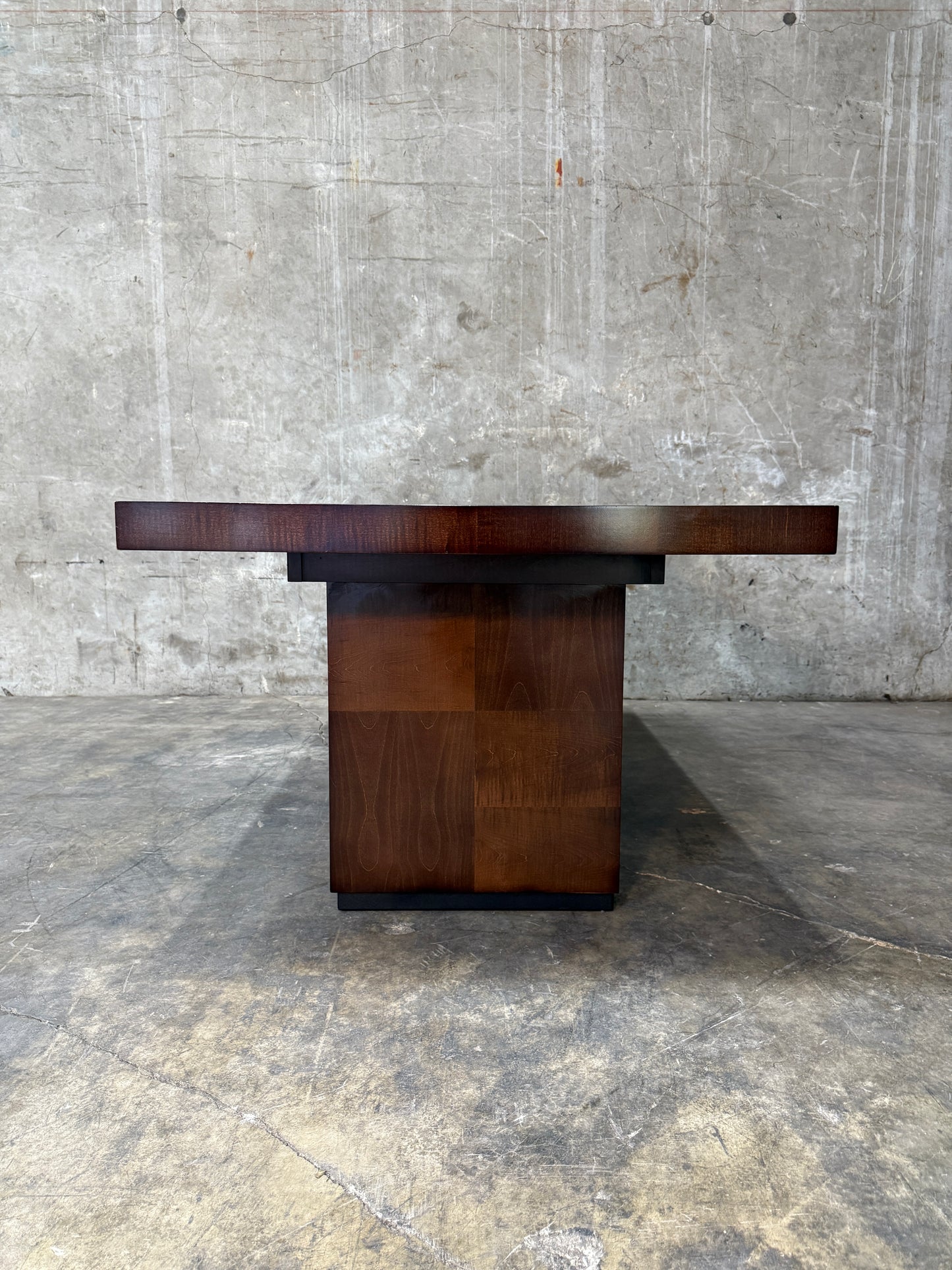 Hugues Chevalier ""Tamara"" Extendable Dining Table - High-Gloss Sycamore