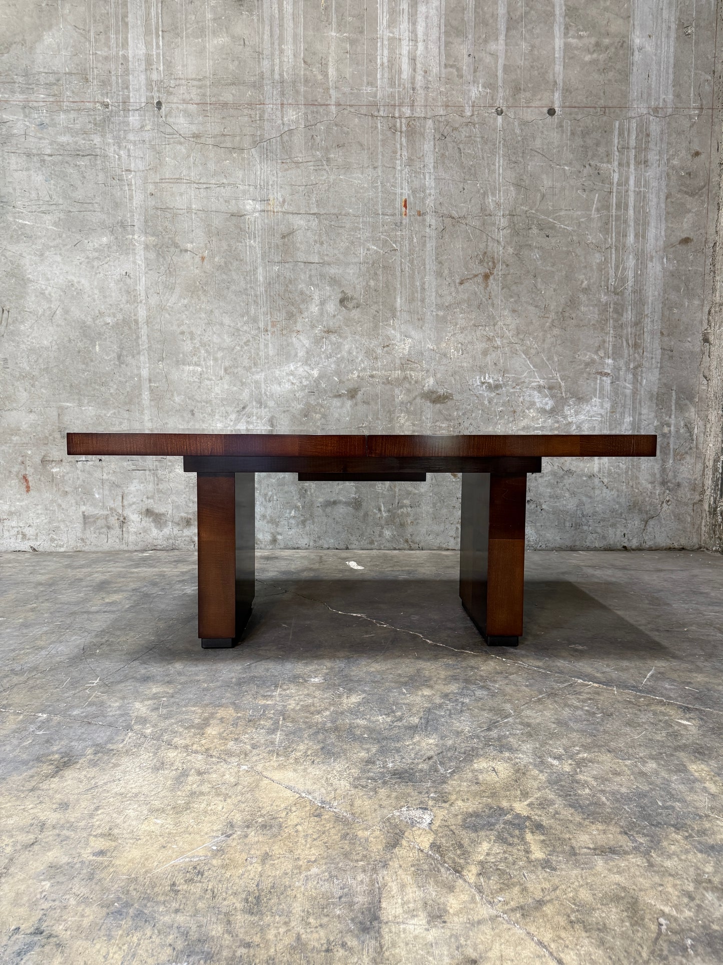 Hugues Chevalier ""Tamara"" Extendable Dining Table - High-Gloss Sycamore