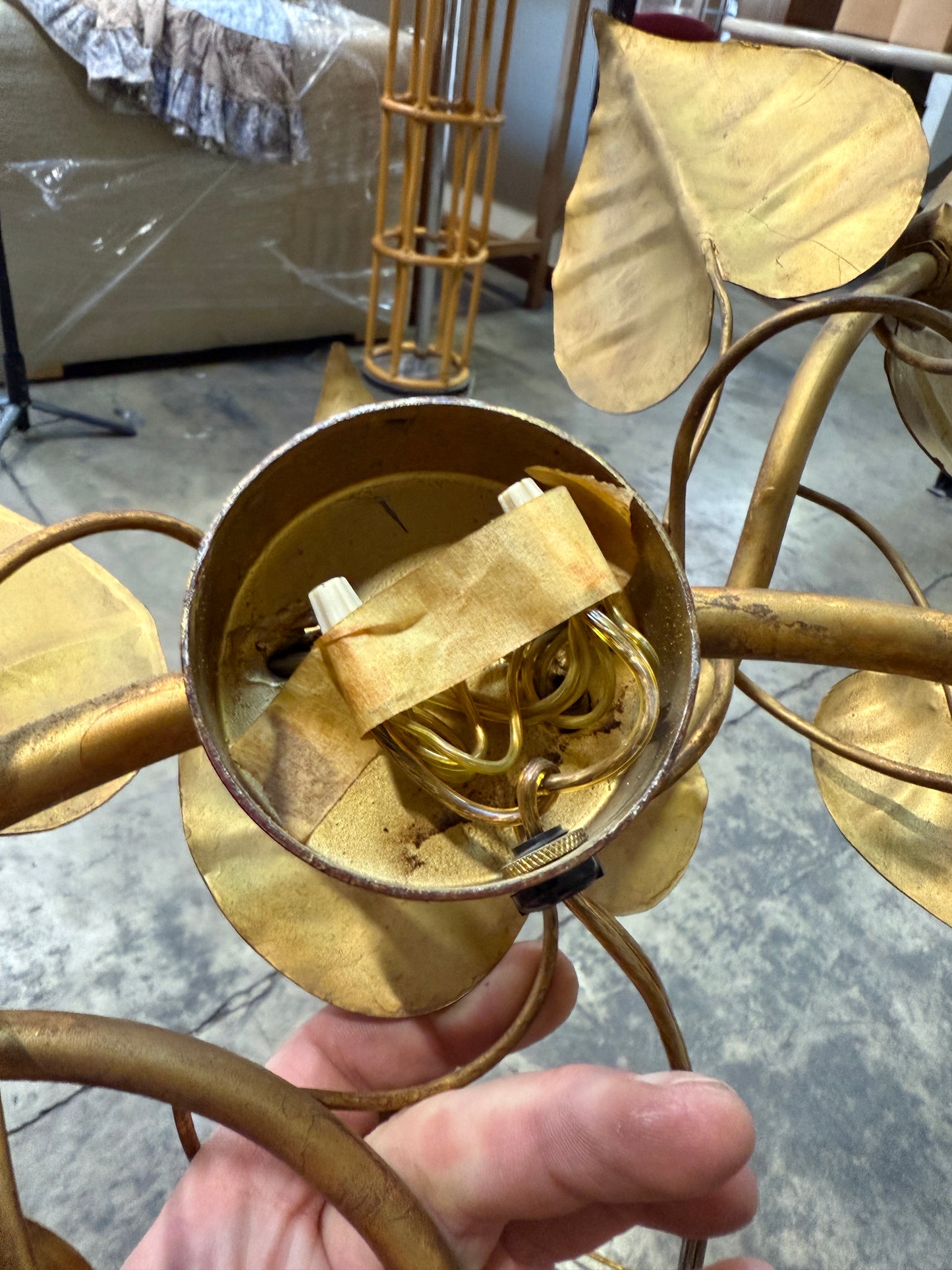 Vintage Italian Gilt Tole Leaf Wall Light – Mid-Century Gold Metal Vine Sconce, Made in Italy, 1960s