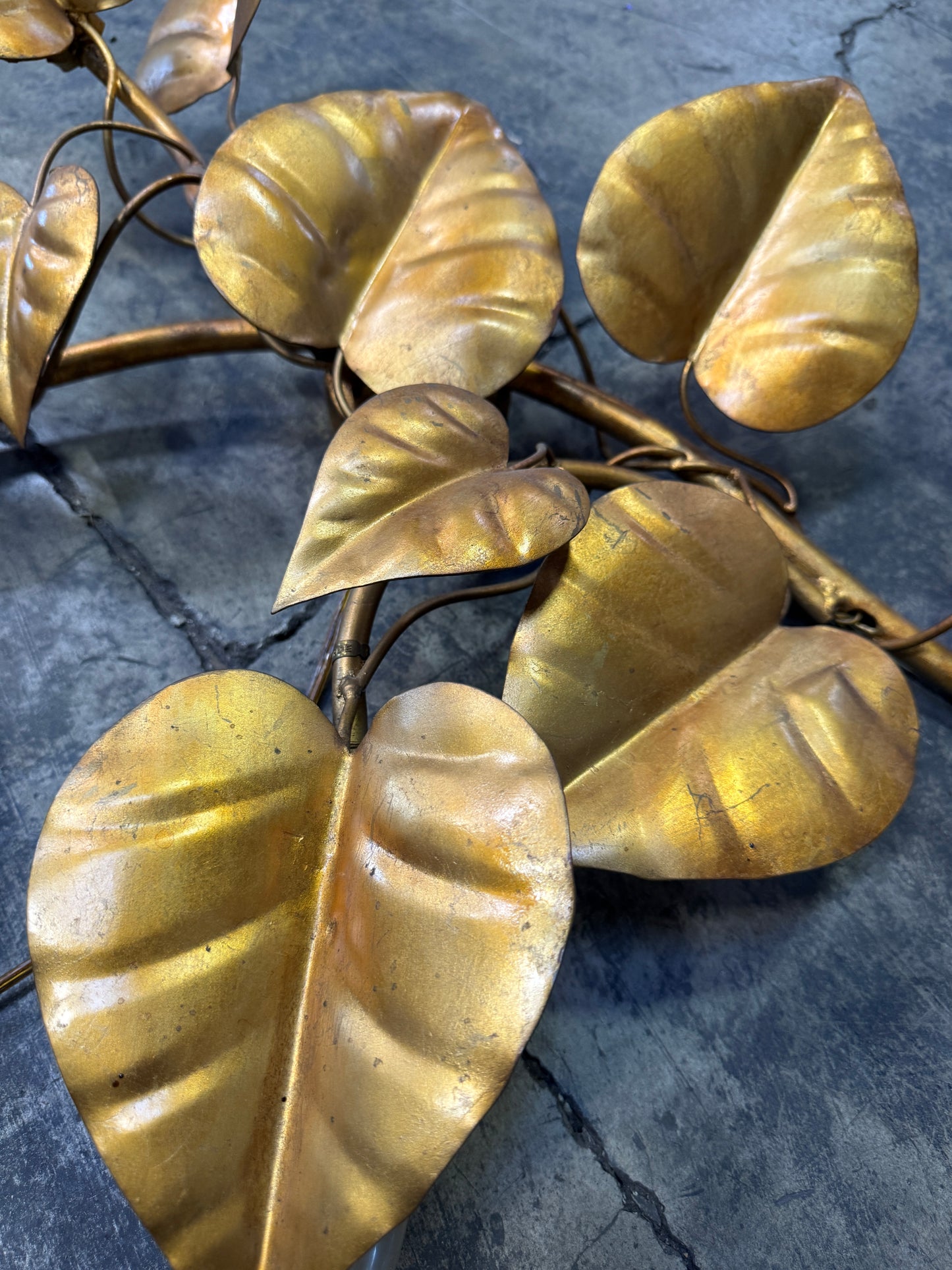 Vintage Italian Gilt Tole Leaf Wall Light – Mid-Century Gold Metal Vine Sconce, Made in Italy, 1960s