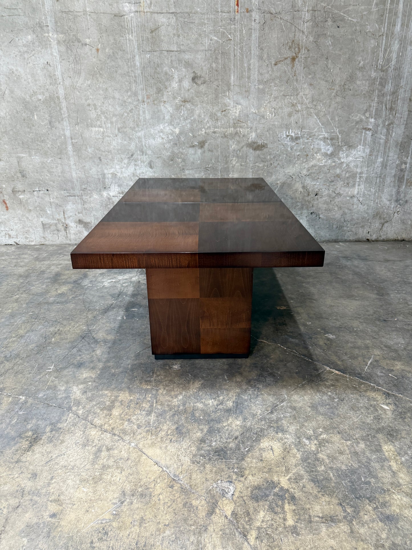 Hugues Chevalier ""Tamara"" Extendable Dining Table - High-Gloss Sycamore