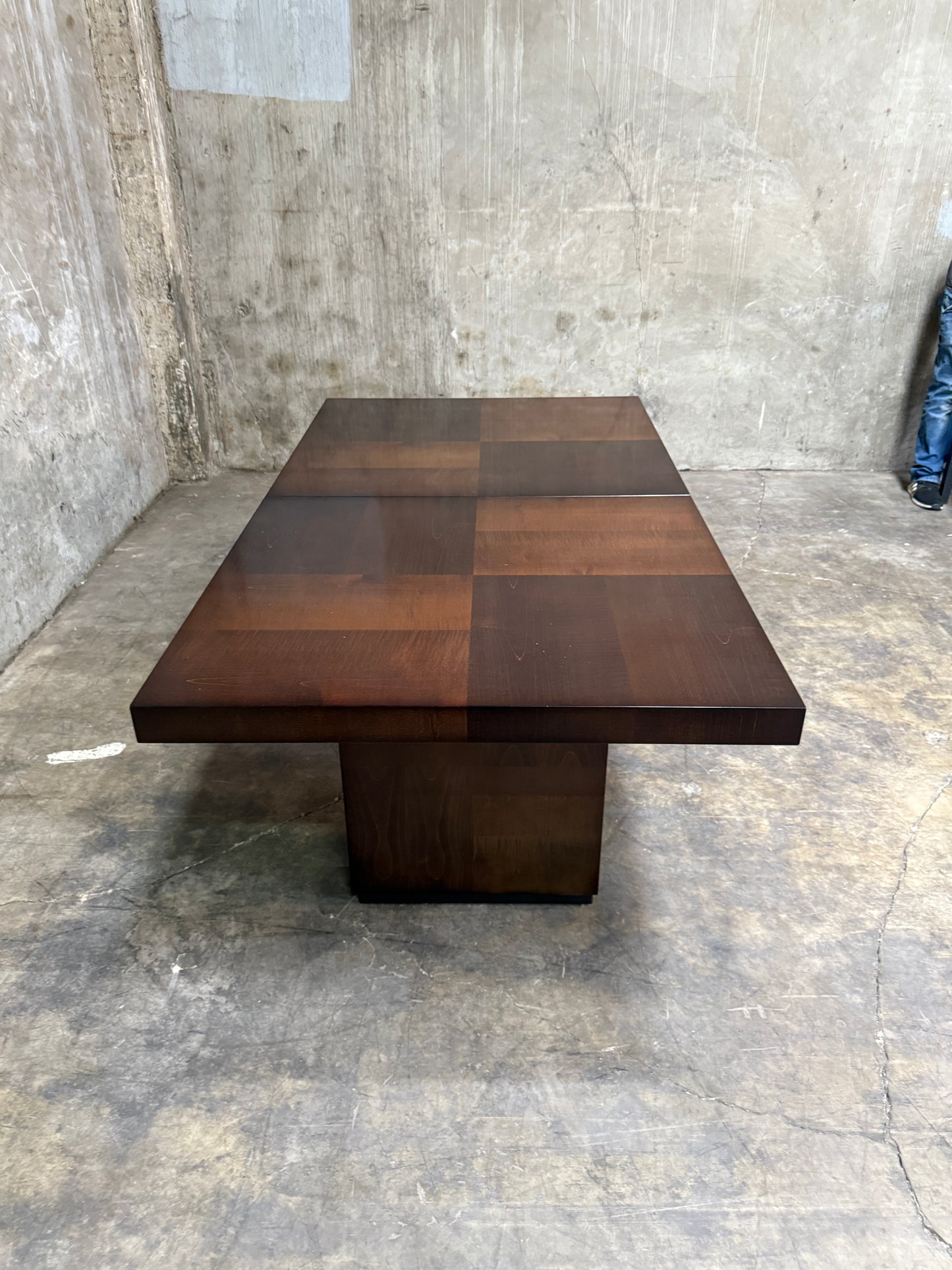 Hugues Chevalier ""Tamara"" Extendable Dining Table - High-Gloss Sycamore