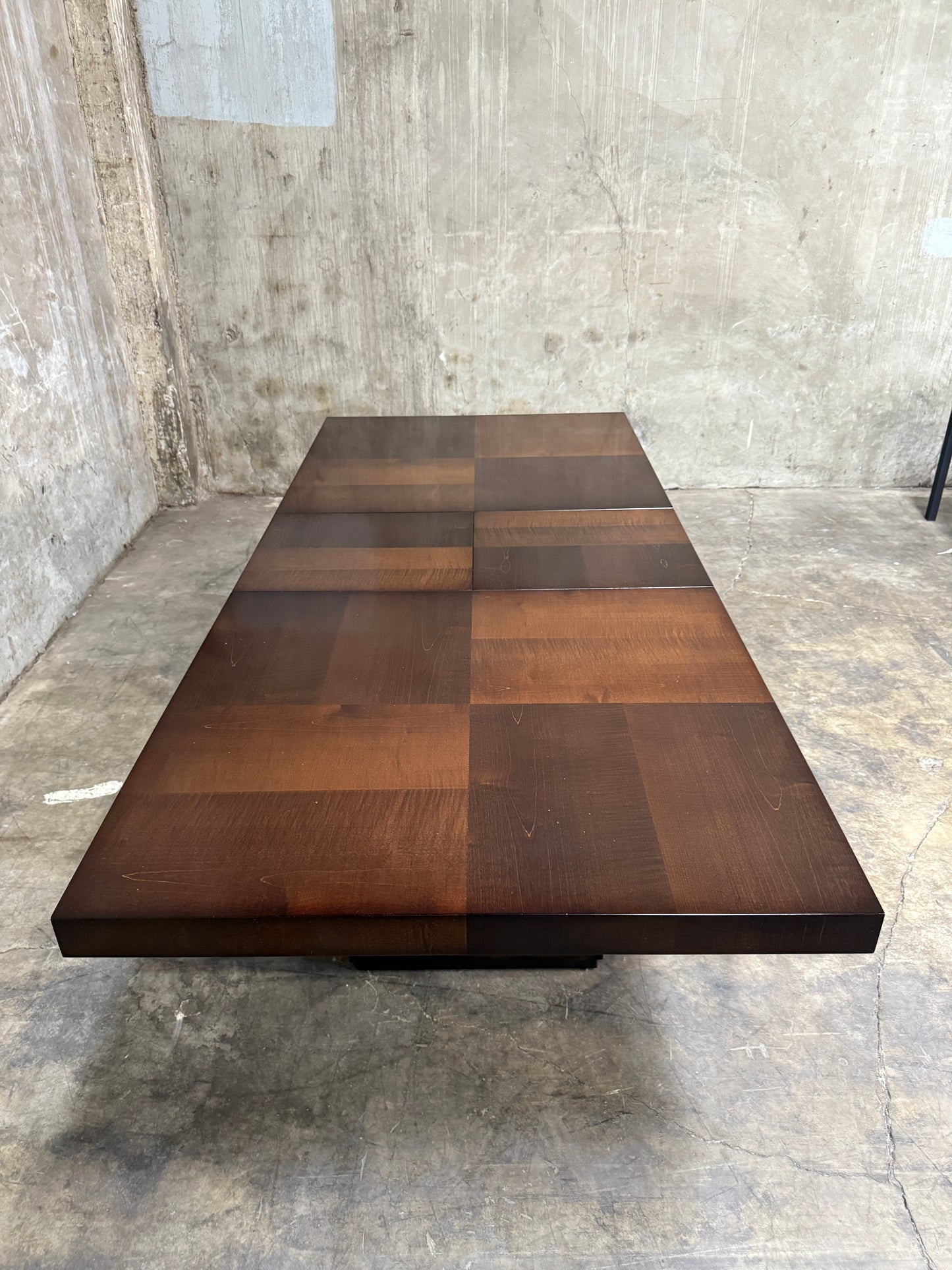 Hugues Chevalier ""Tamara"" Extendable Dining Table - High-Gloss Sycamore