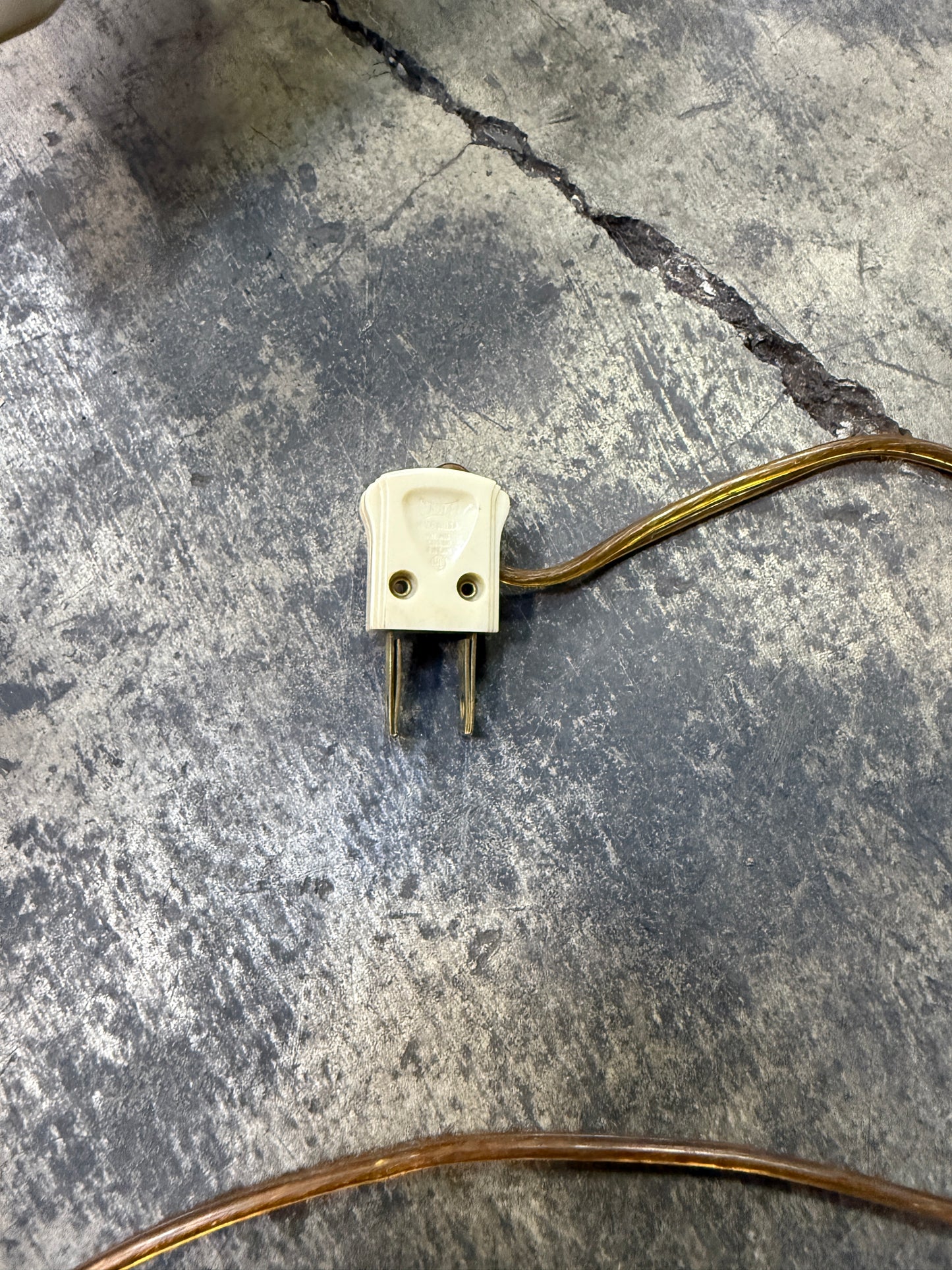 Vintage Italian Gilt Tole Leaf Wall Light – Mid-Century Gold Metal Vine Sconce, Made in Italy, 1960s