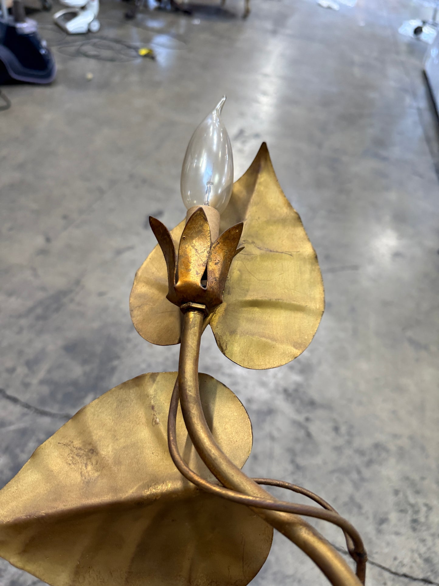 Vintage Italian Gilt Tole Leaf Wall Light – Mid-Century Gold Metal Vine Sconce, Made in Italy, 1960s