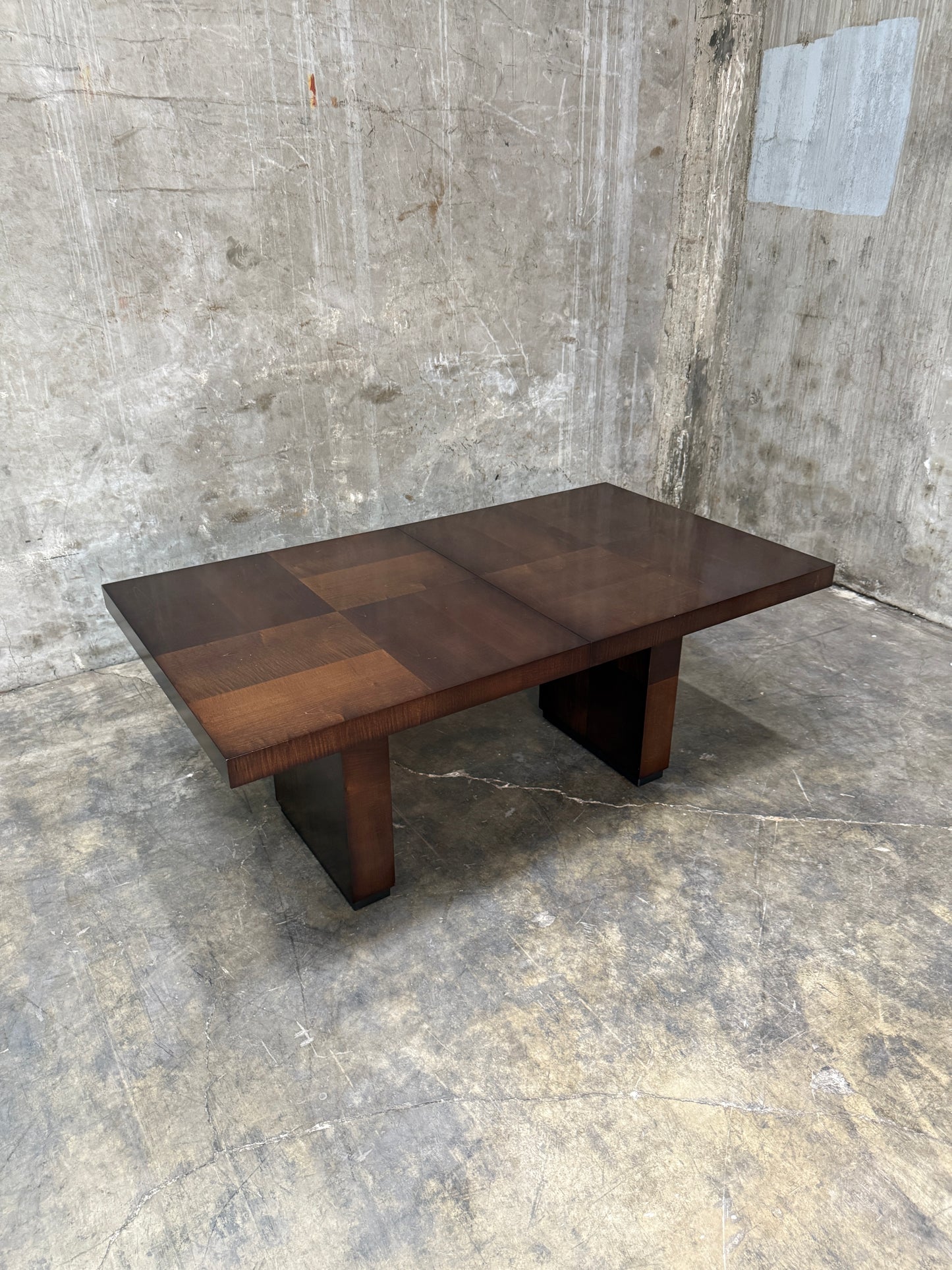 Hugues Chevalier ""Tamara"" Extendable Dining Table - High-Gloss Sycamore