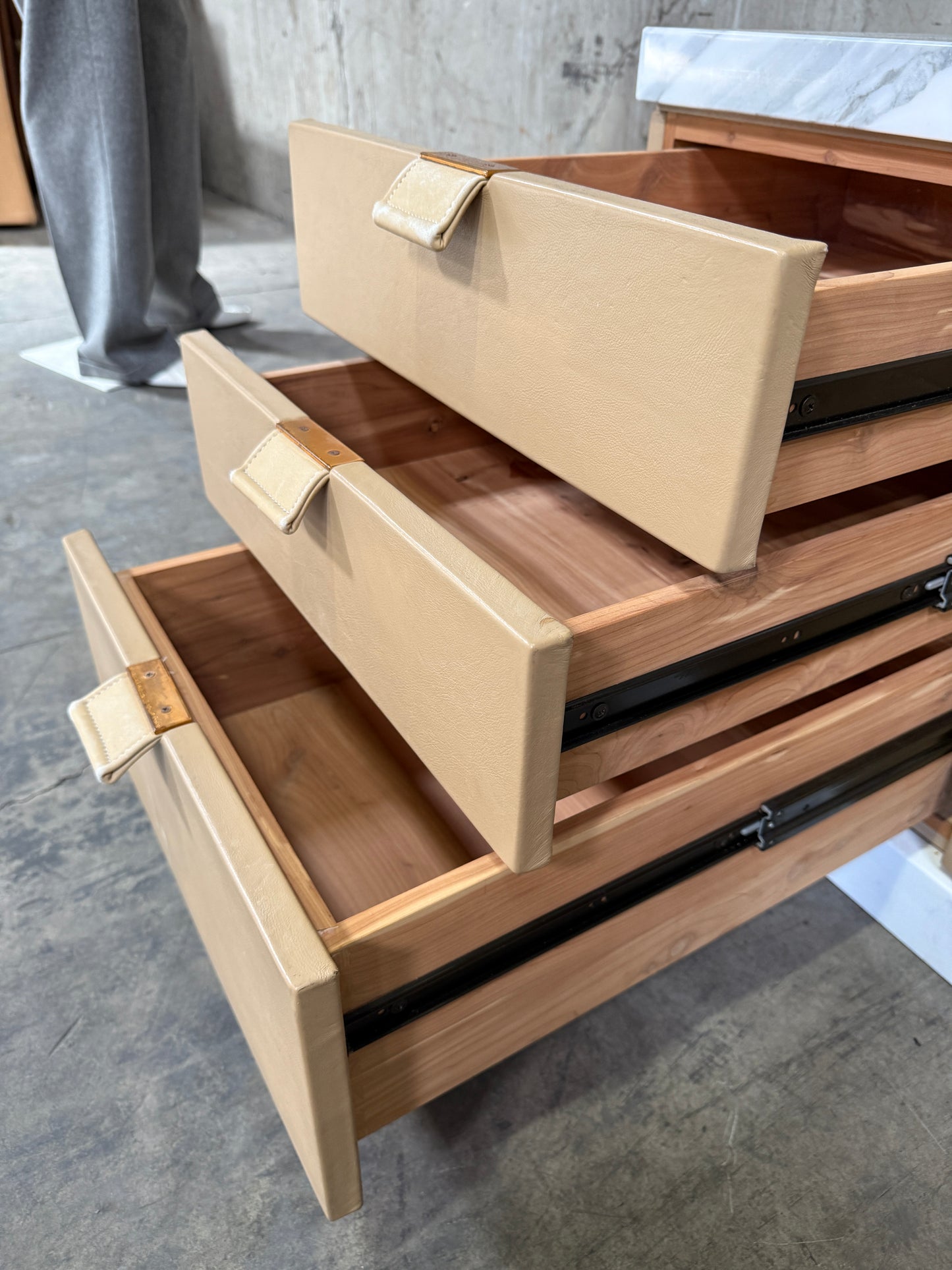 1980s Leather-Clad Six-Drawer Chest on Marble Plinth – In the Manner of Karl Springer