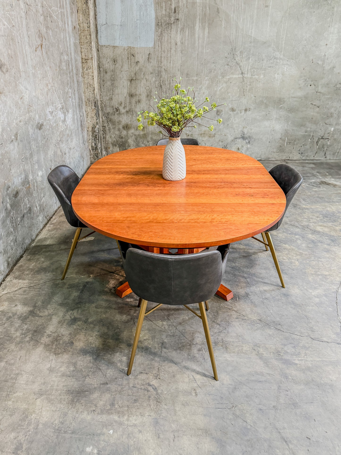 Thos. Moser Cherrywood Extendable Dining Table