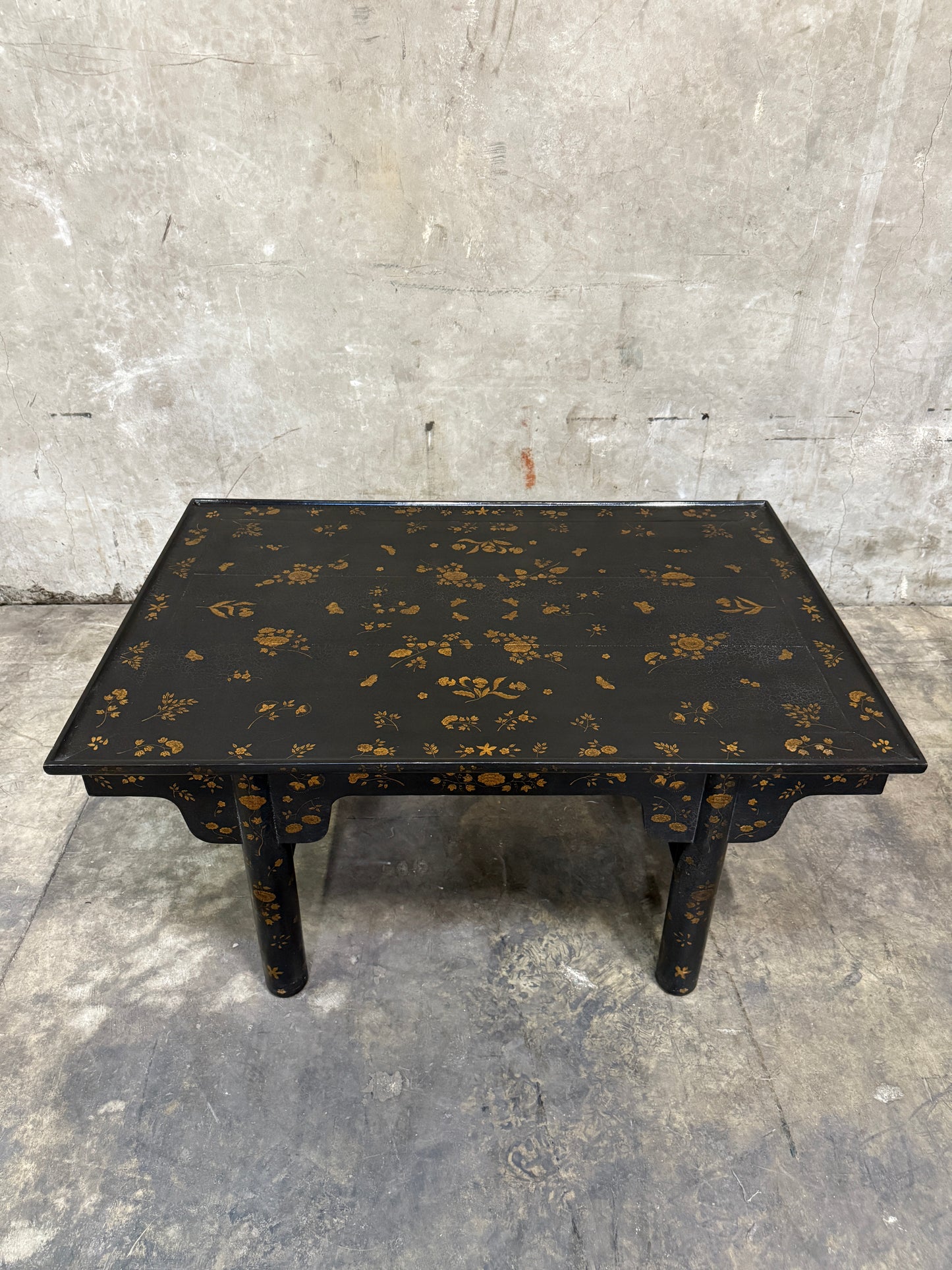 Rose Tarlow Melrose House Small K’ang Hsi Coffee Table – Tete Crackled Lacquer, Gilt Decoration, Chinoiserie, 48″W x 32″D x 22″H