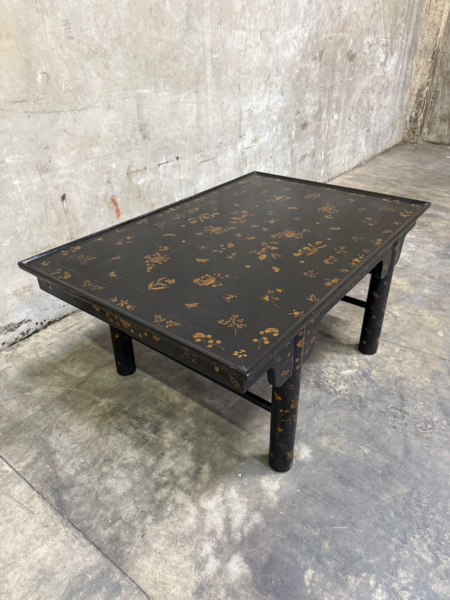 Rose Tarlow Melrose House Small K’ang Hsi Coffee Table – Tete Crackled Lacquer, Gilt Decoration, Chinoiserie, 48″W x 32″D x 22″H