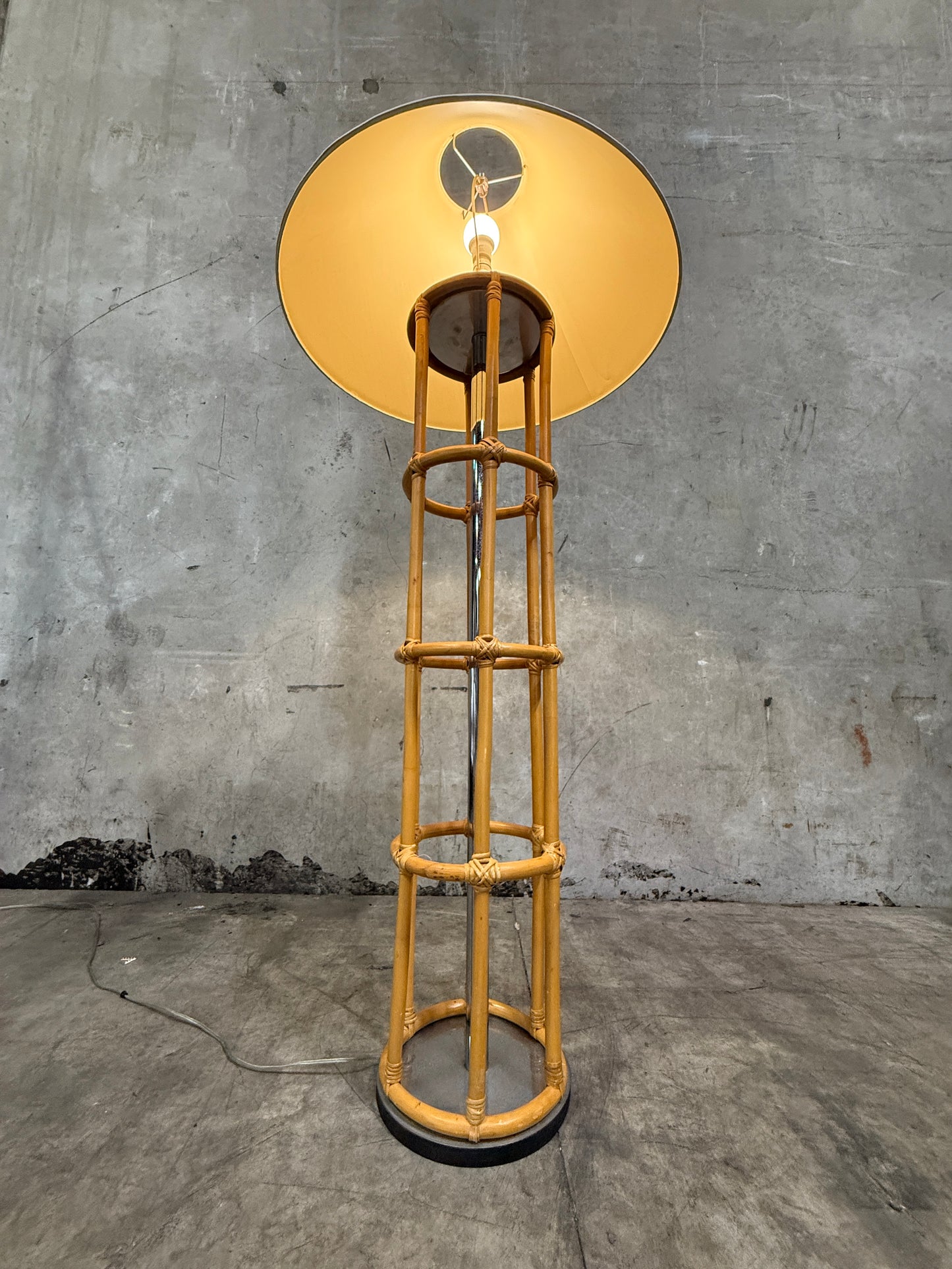 Vintage Rattan & Chrome Floor Lamp – Cylindrical Cage Design with Linen Shade, 57″H × 10″ Base × 24″ Shade Diameter