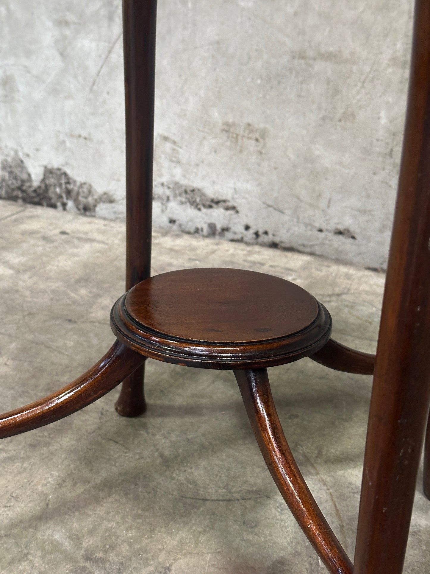 Mahogany Round Occasional Table, Splay Legs, Oval Lower Shelf