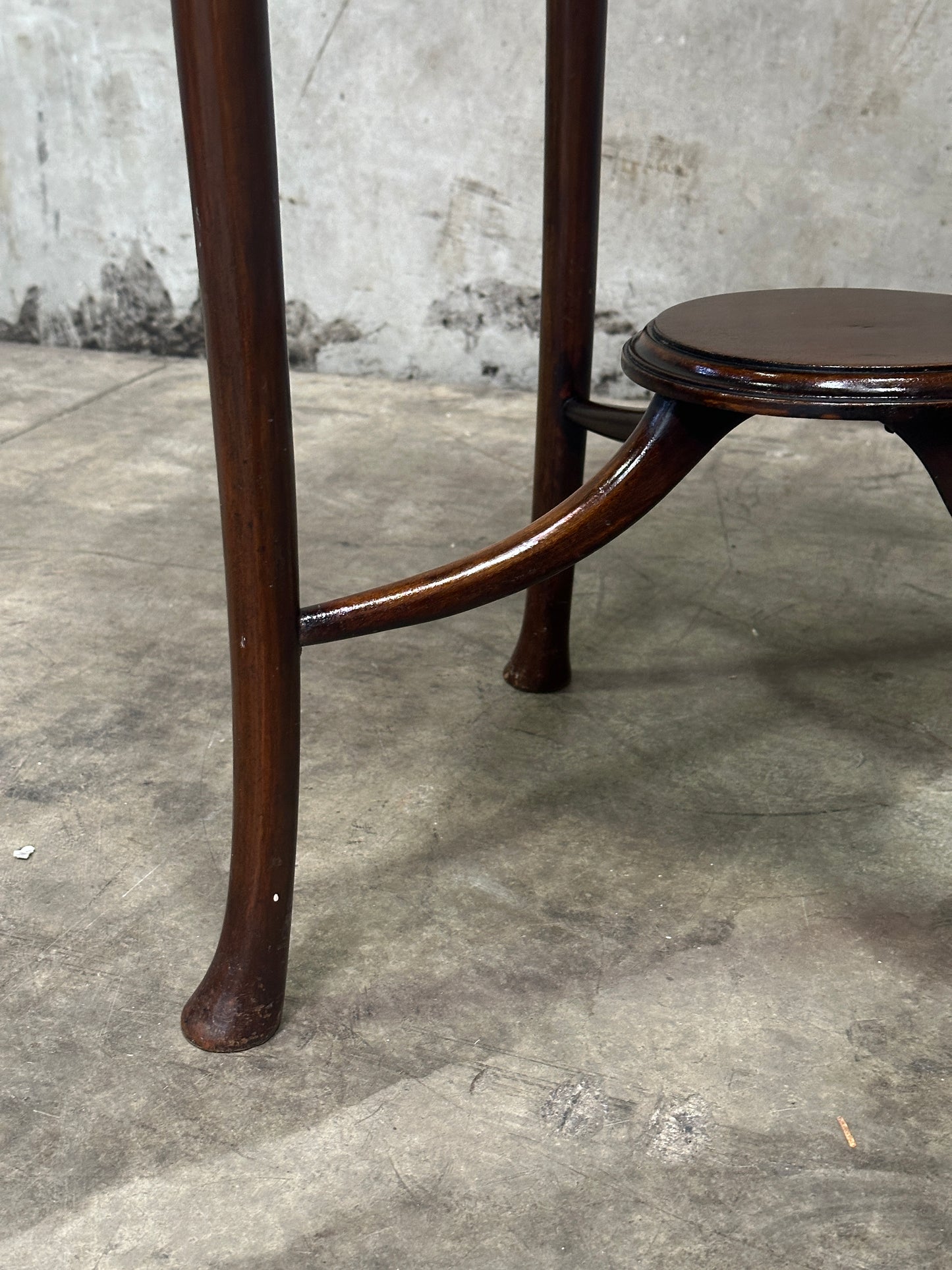 Mahogany Round Occasional Table, Splay Legs, Oval Lower Shelf
