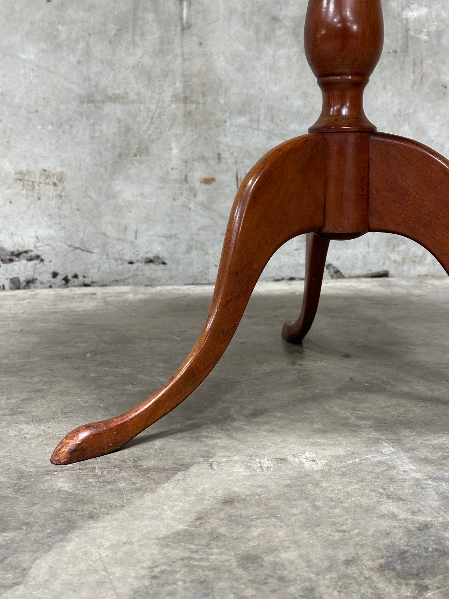 Antique Mahogany Tilt-Top Tripod Tea Table, Federal Style, 28in