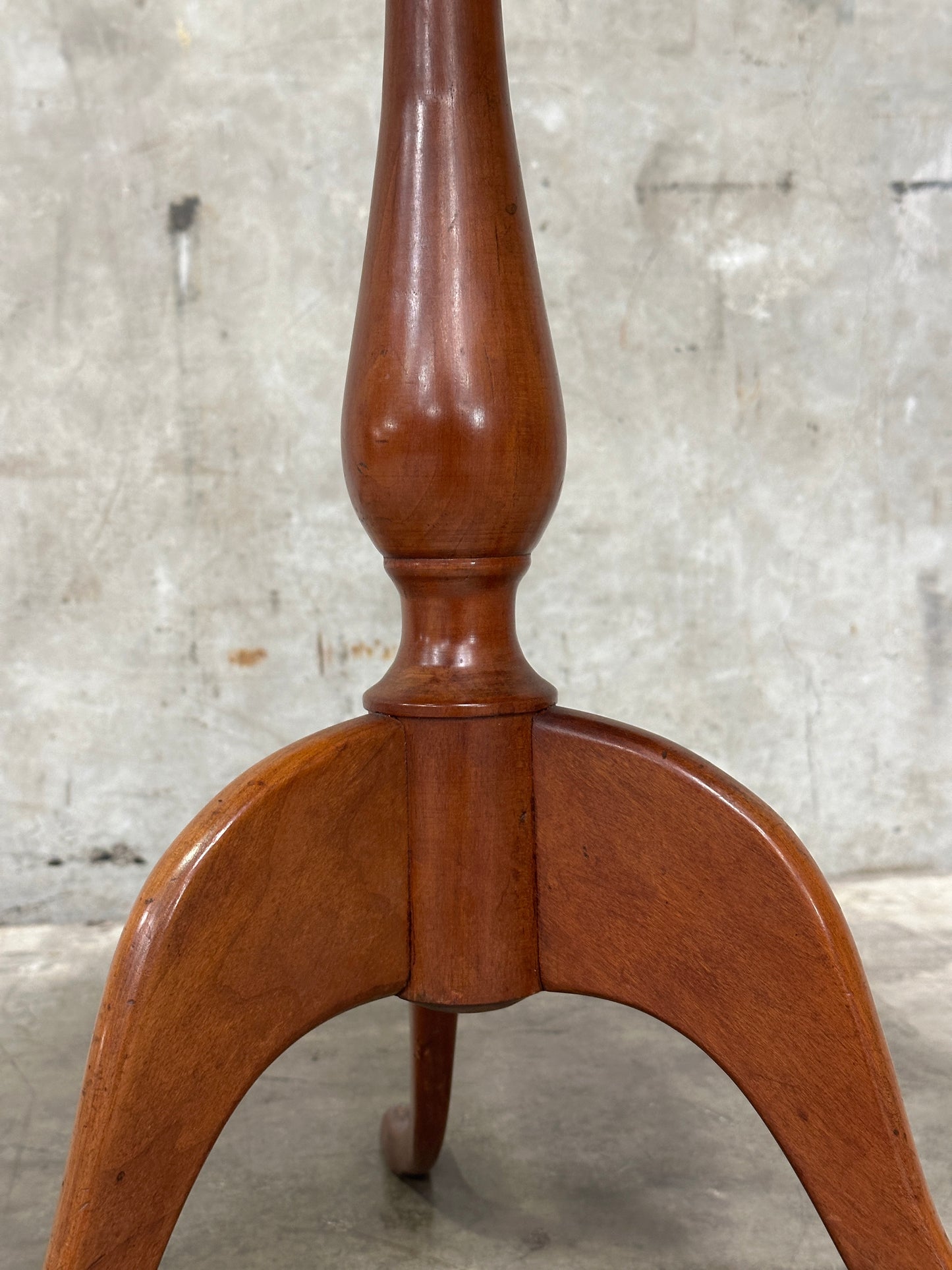 Antique Mahogany Tilt-Top Tripod Tea Table, Federal Style, 28in