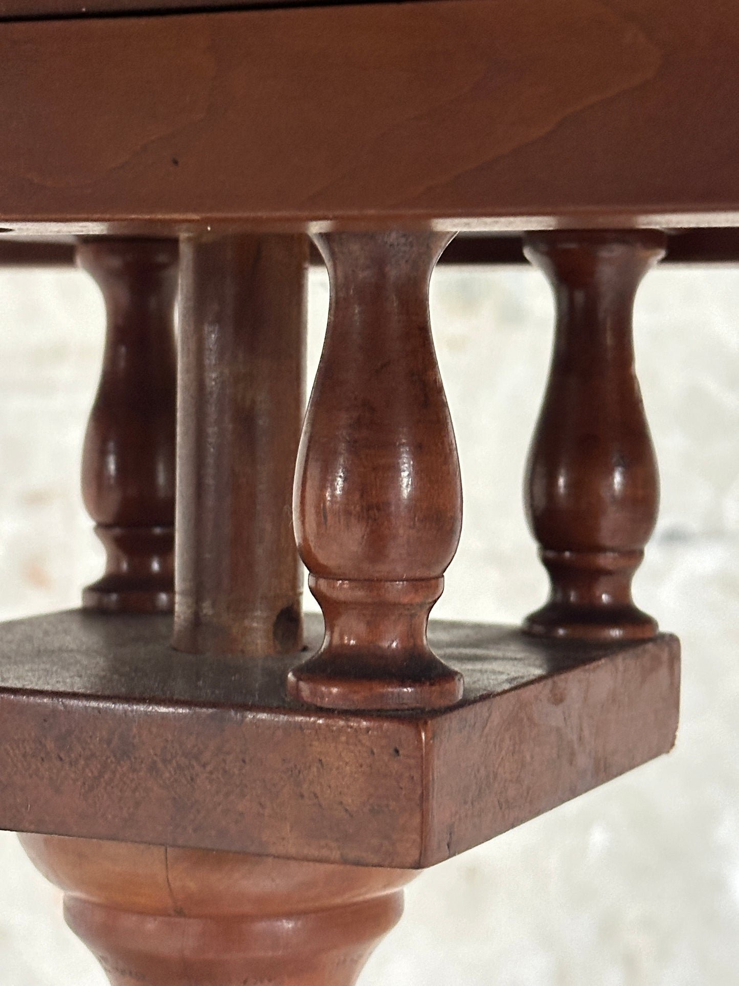 Antique Mahogany Tilt-Top Tripod Tea Table, Federal Style, 28in
