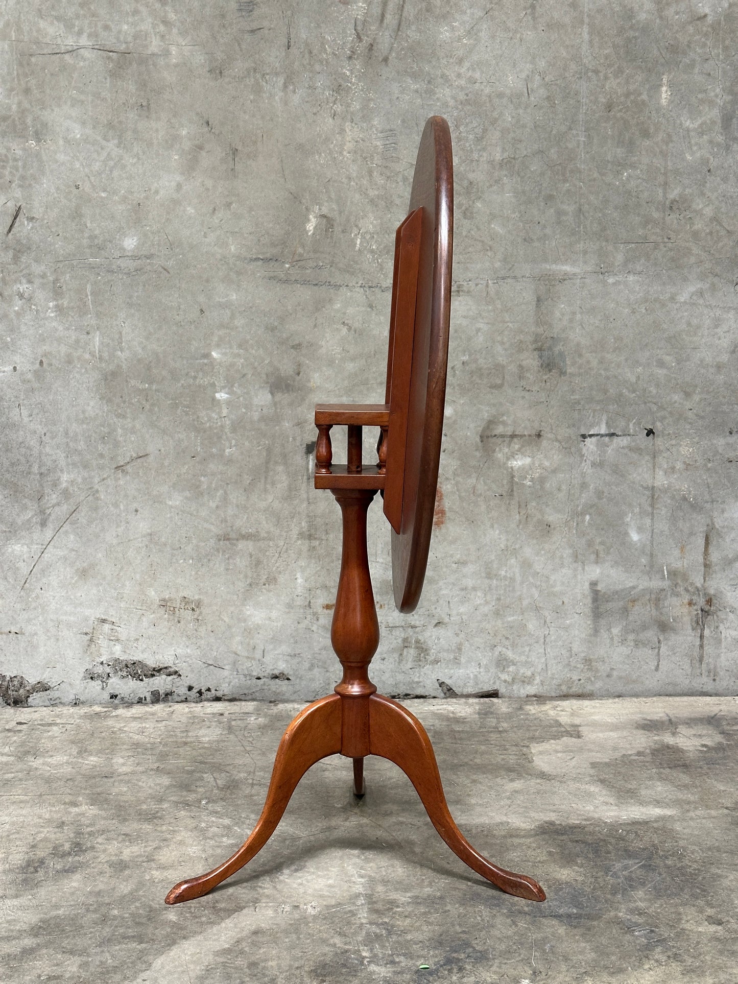 Antique Mahogany Tilt-Top Tripod Tea Table, Federal Style, 28in